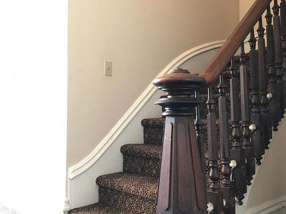 5th image of 156 Circular St APT 5