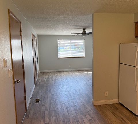 3rd image of 816 E Hawaii Ave