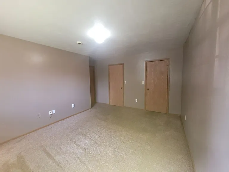 547 Turney St — Photo 4