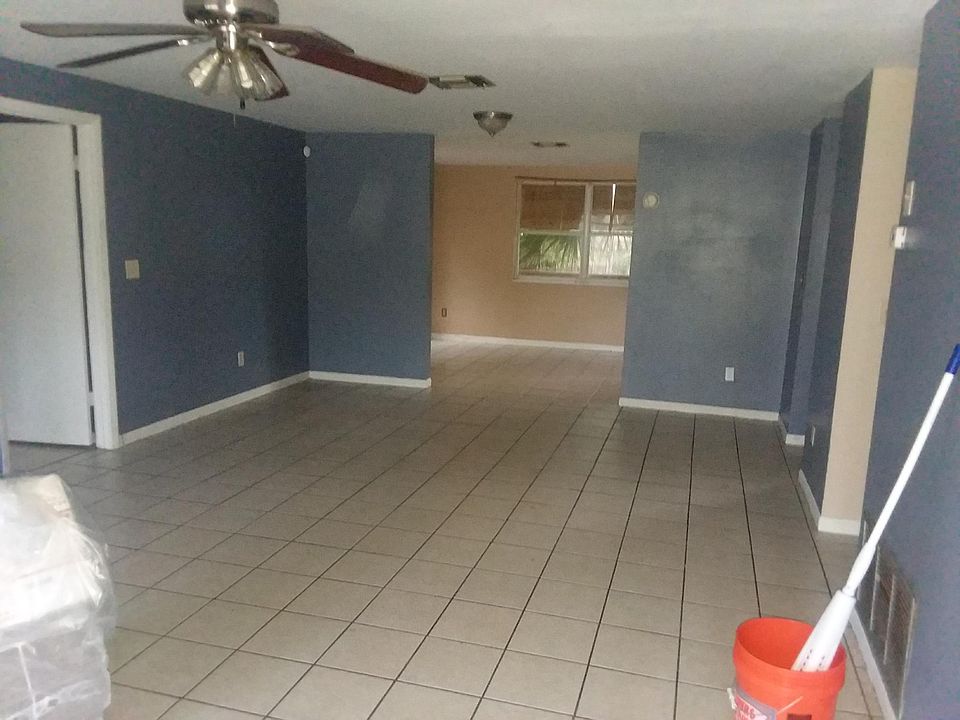 Front entrance/Living room