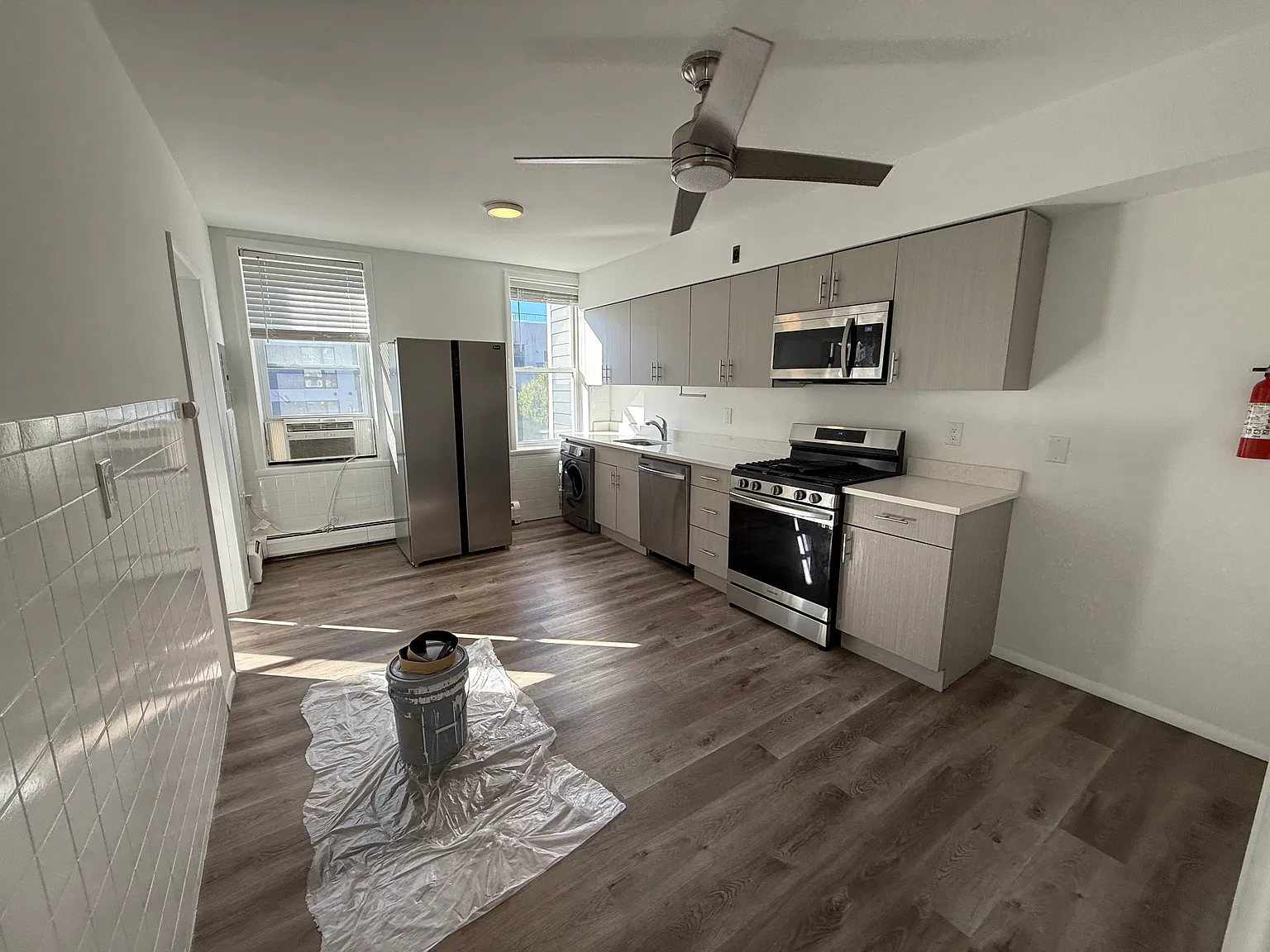3 bed, 1000 sqft, $5,000 — Photo 2
