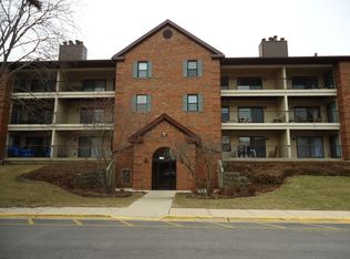 651 Hapsfield Ln APT 302, Buffalo Grove, IL 60089