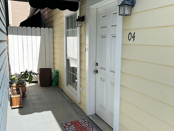 4th image of 3203 Carondelet St Unit 104