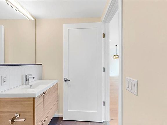 3rd image of 18 N Main St Unit 3A