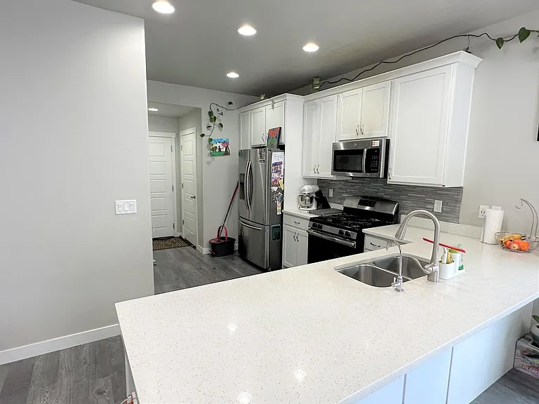 12508 S Shade Ln — Photo 2