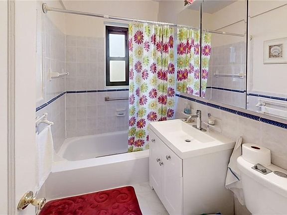 4th image of 50 White Oak Street #4B