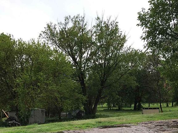 3rd image of 721 Country Club Dr