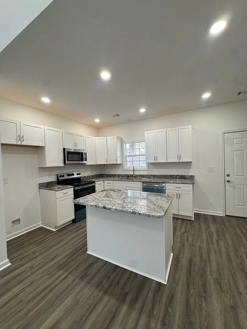 Brand New 2 Bed / 2Bath Available Now! — Photo 2