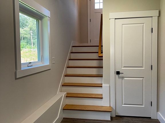 5th image of 191 Oxford Ave #2