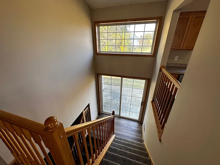 402 Creekside Dr — Photo 12