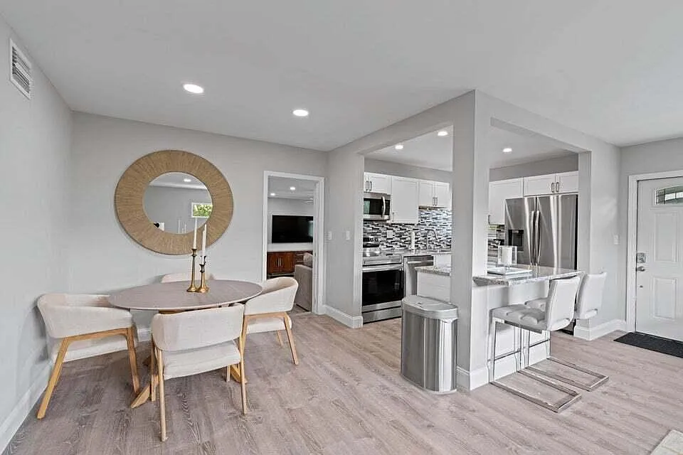 3 bed, 2.0 bath, 2080 sqft, $5,000 — Photo 3
