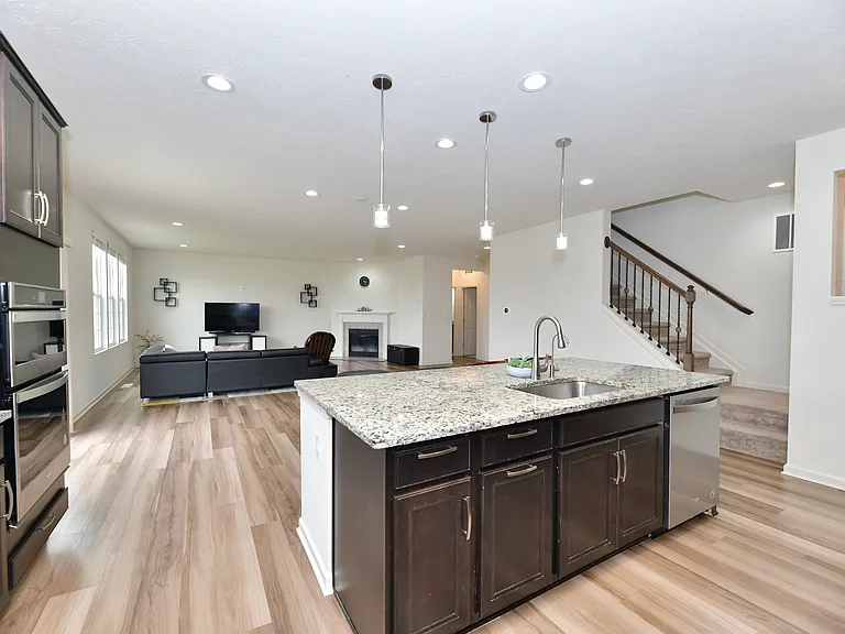 6013 Meadowview Dr — Photo 10