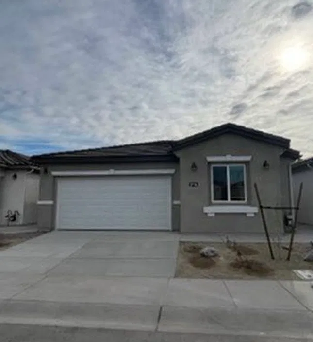 3 bed, 1307 sqft, $2,400 — Photo 1