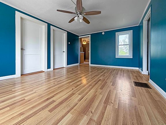 4th image of 8 Lake Street
