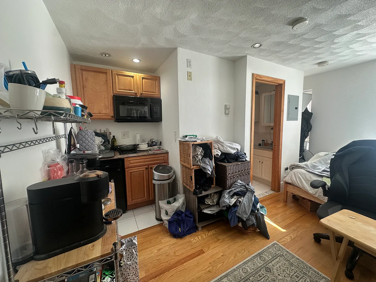 Studio, $2,100 — Photo 1