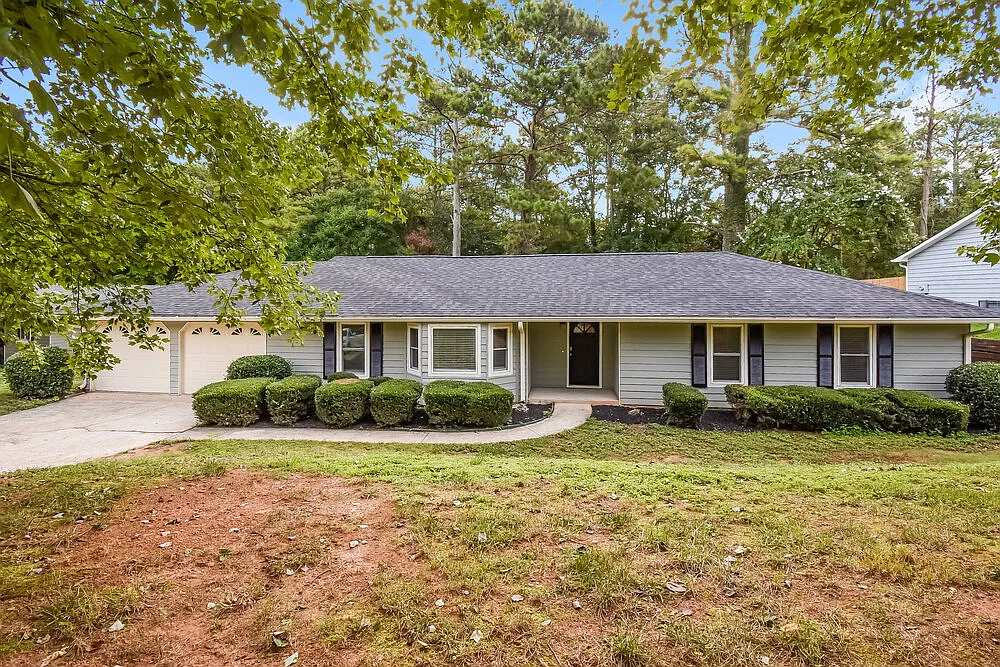 3 bed, 2.0 bath, 1592 sqft, $2,390 — Photo 1