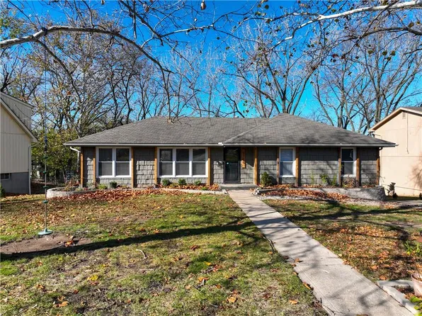 5700 NW Raintree Dr, Parkville, MO 64152