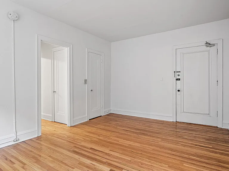 2216 Harriet Ave — Photo 7