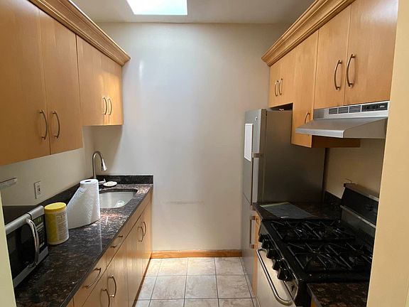 4th image of 89 Summit St Floor 3