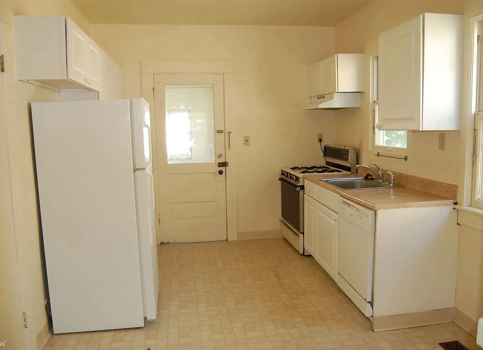 115 Adams - 1 — Photo 4
