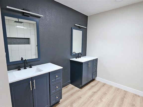 5th image of 1429 E Torrey Pines Cir