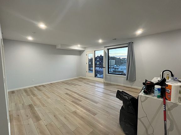 4th image of 1116 E Berks St #410