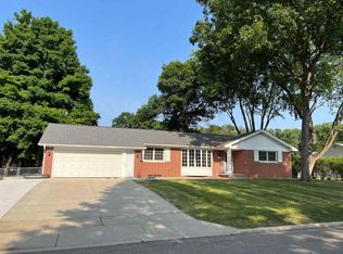 2428 Willow Ln, Cedar Falls, IA 50613