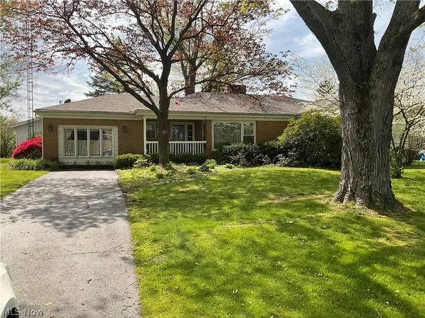 1304 Homestead Dr, East Liverpool, OH 43920