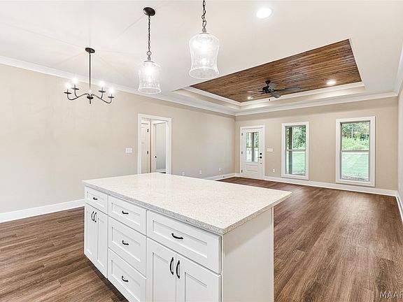 5th image of 292 Madix Dr
