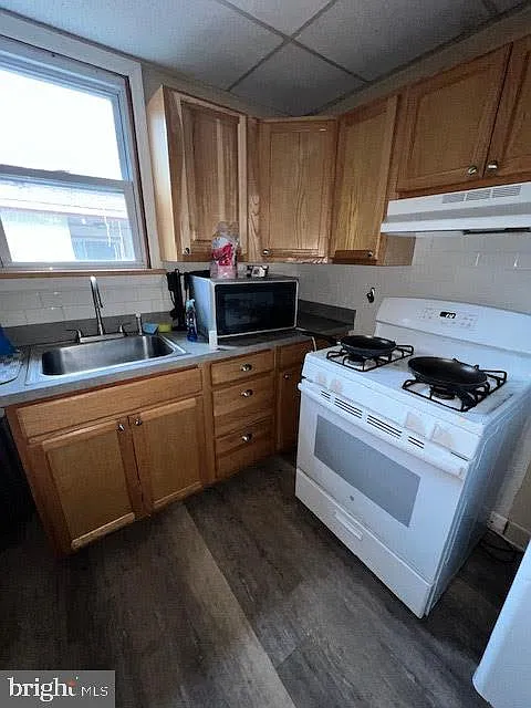 2 bed, 1.0 bath, 900 sqft, $2,400 — Photo 3