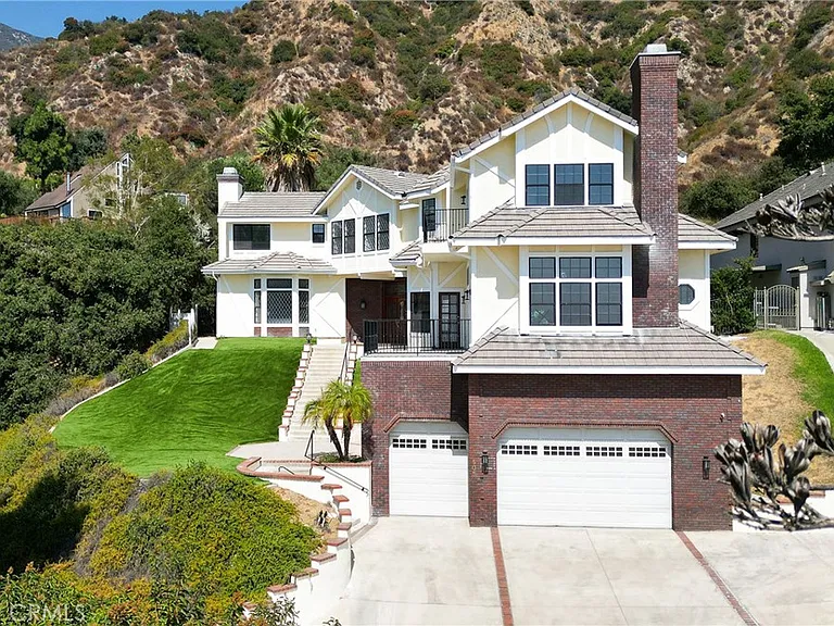 505 Lotus Ln — Photo 2
