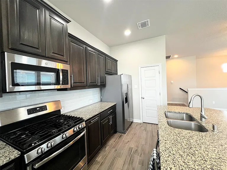 2101 Dillon Pond Ln #B — Photo 7