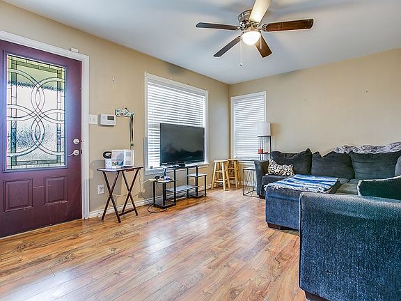 3rd image of 1518 Preusser St