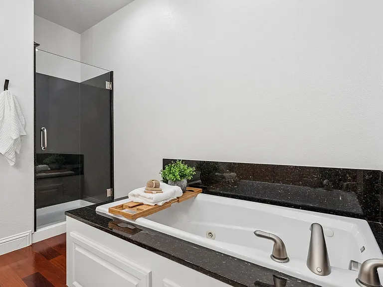 4830 SW View Point Ter — Photo 20