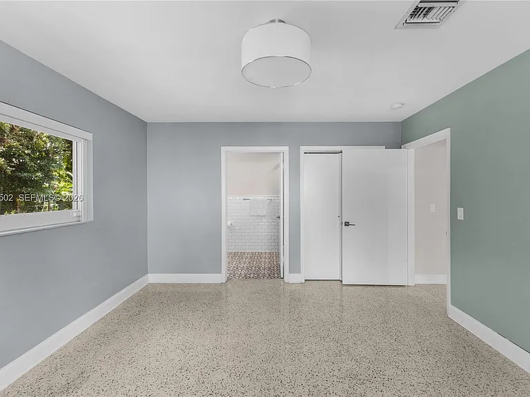 340 NE 129th St — Photo 14