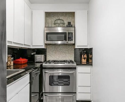 5th image of 201 E 28th St #9L