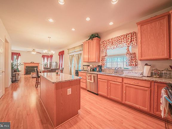 3rd image of 6587 Constitution Way