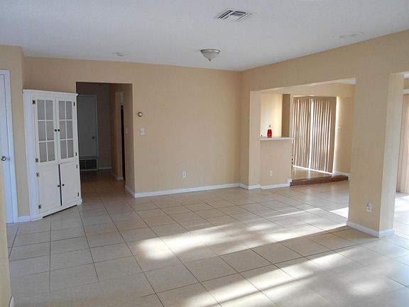 5th image of 204 S Lake Dr
