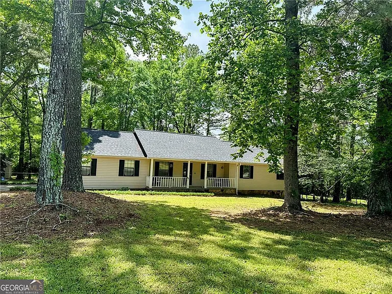 640 Hemphill Rd — Photo 1