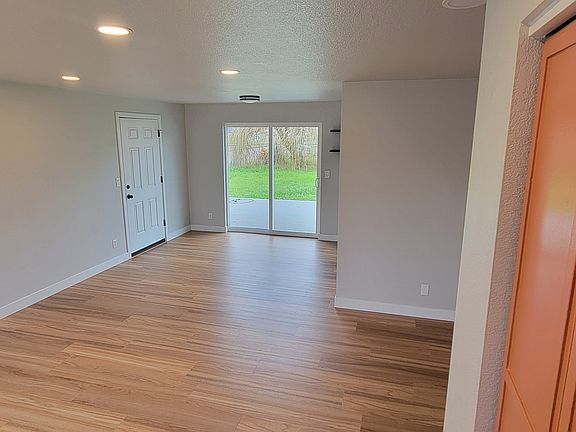3rd image of 218 Char St
