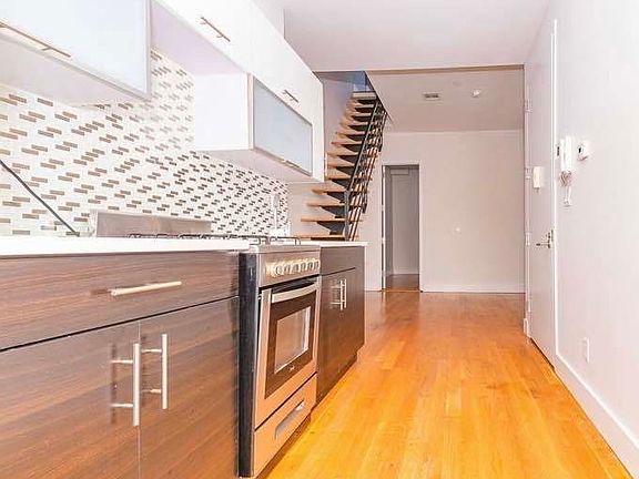3rd image of 257 Clifton Pl #4L