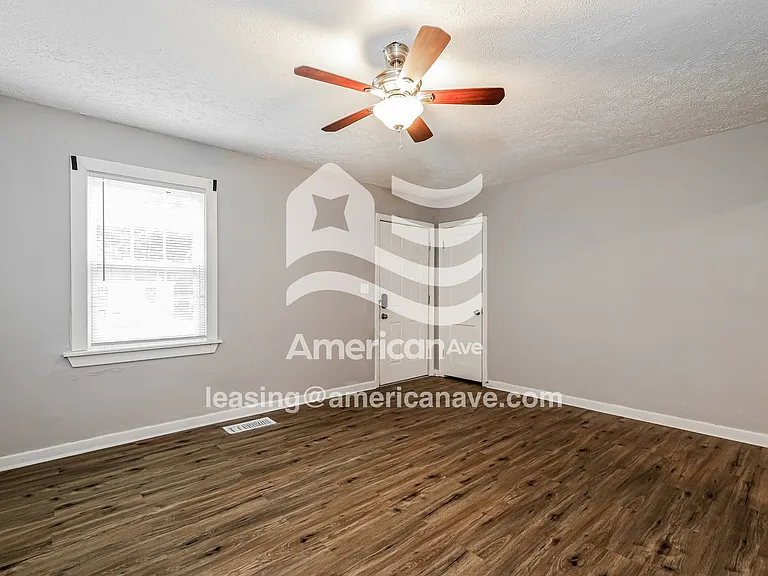 1854422_004_living_room_4.jpg