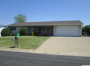 664 Maple Ridge St, Peosta, IA 52068