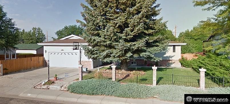 1st image of 718 Van Buren St