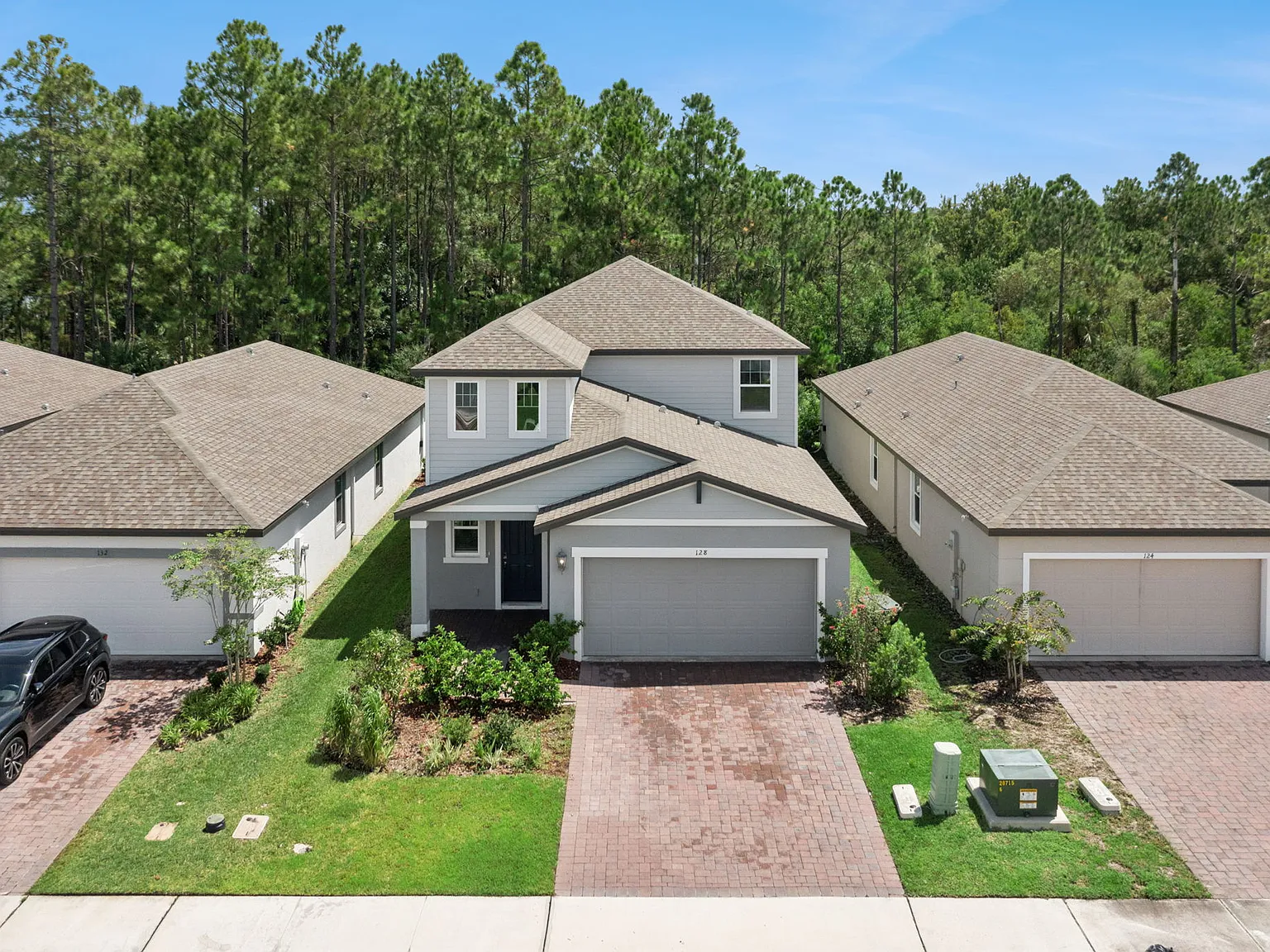 4 bed, 2.5 bath, 2168 sqft, $3,100 — Photo 2