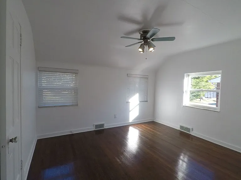 1744 Pioneer Ave — Photo 12