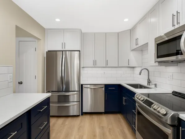 5141 Balmoral Ln #3, Minneapolis, MN 55437