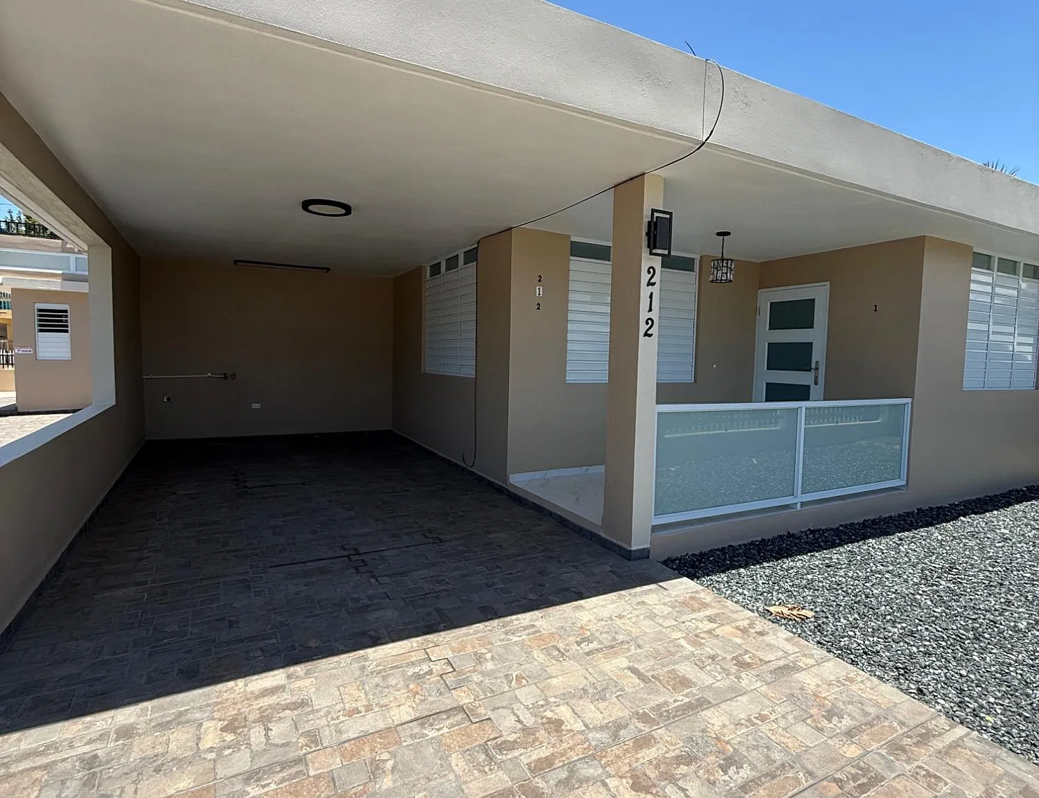 2 bed, 2.0 bath, 1000 sqft — Photo 1