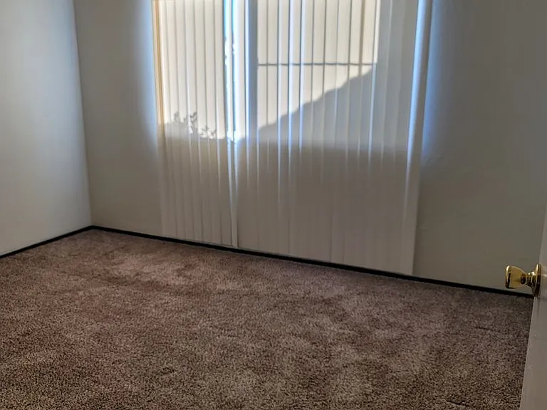 1031 Fallbrook Dr — Photo 11
