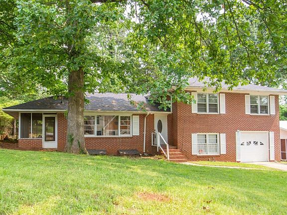 3rd image of 1558 Boulderwoods Dr